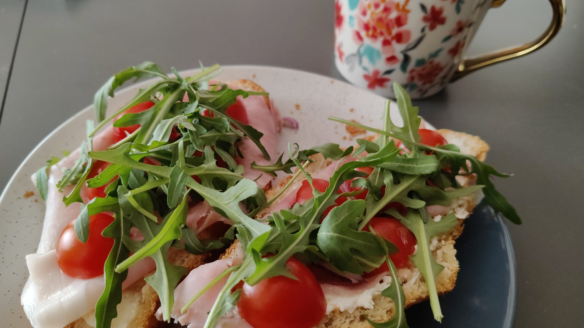 Śniadaniowy croissant