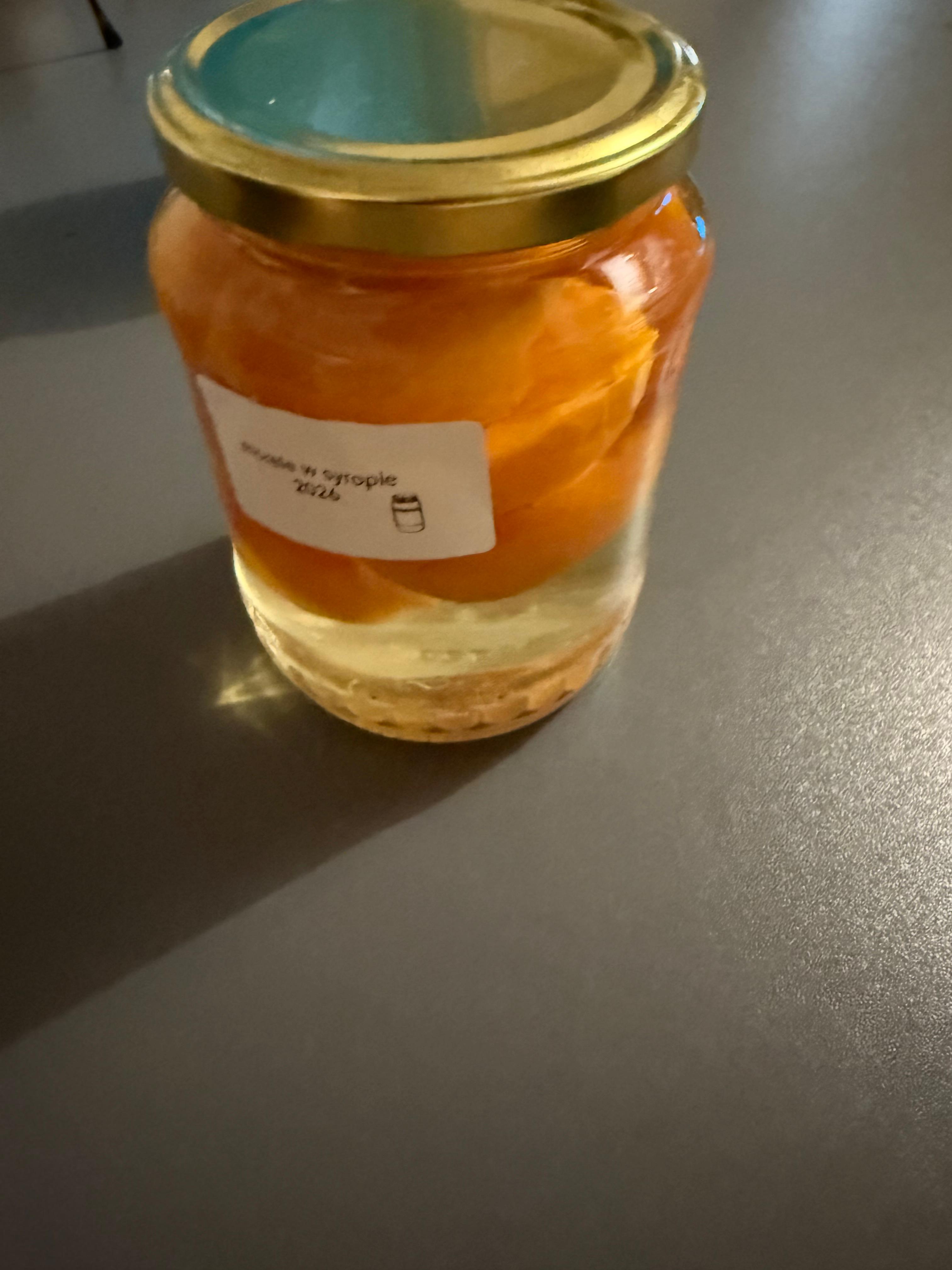 Morele w syropie z goździkami