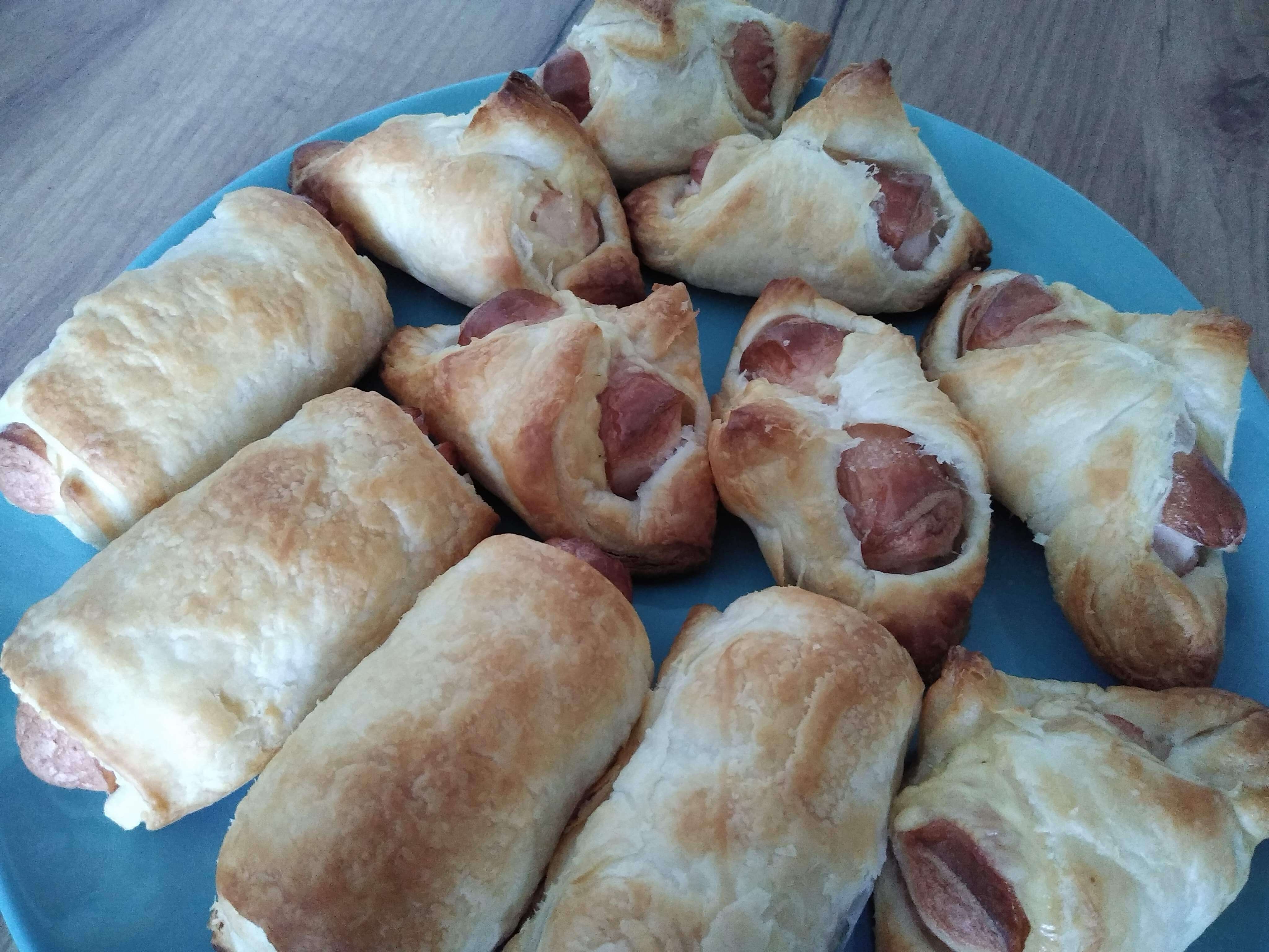 Parówki w cieście francuskim