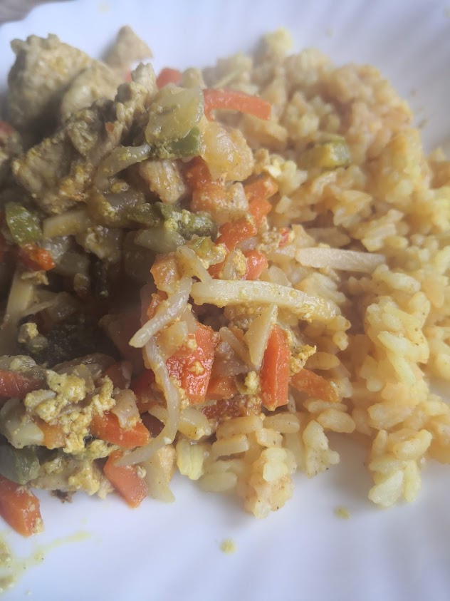 Przepis na Ryż curry z kurczakiem i warzywami